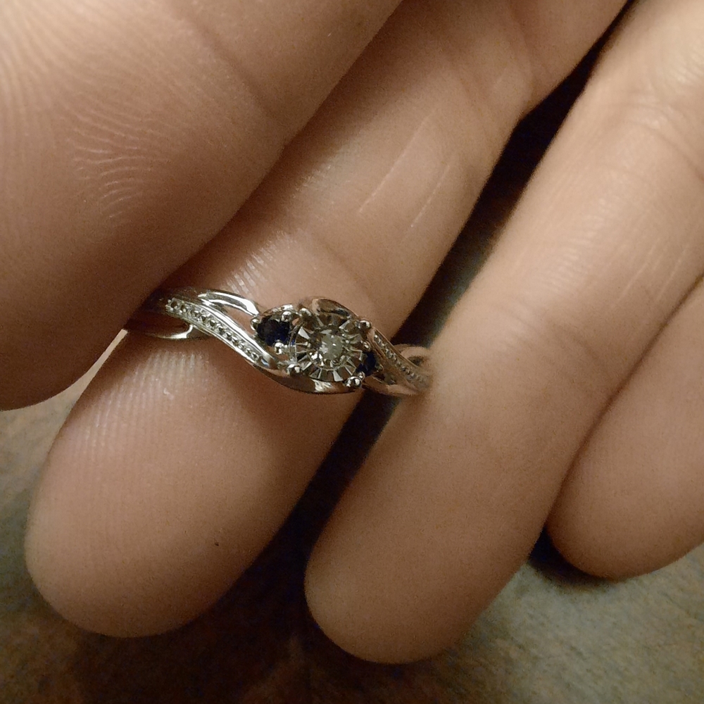 Ring - Picture 2 of 5